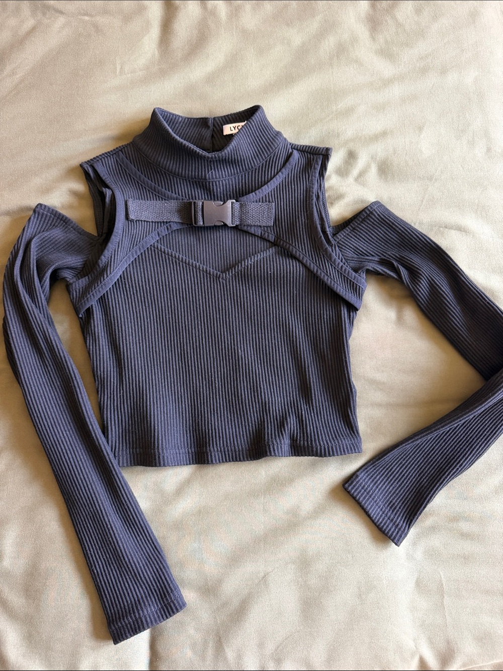 {LYCHEE} NWT black cut out crop buckle top S